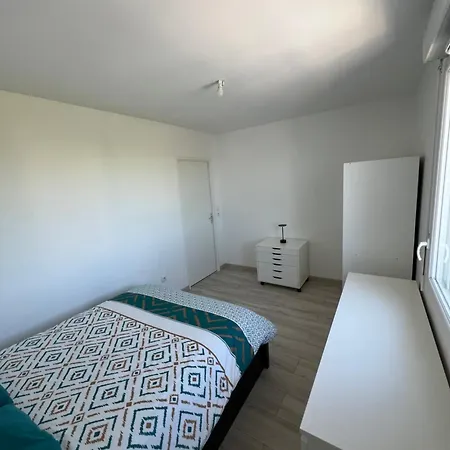 T2 Cosy Proche Versailles Apartmán *